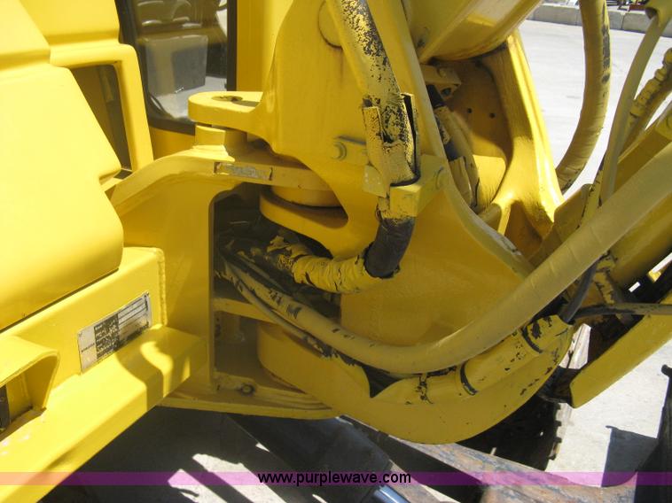 image for item A6432 2000 Komatsu PC75R excavator