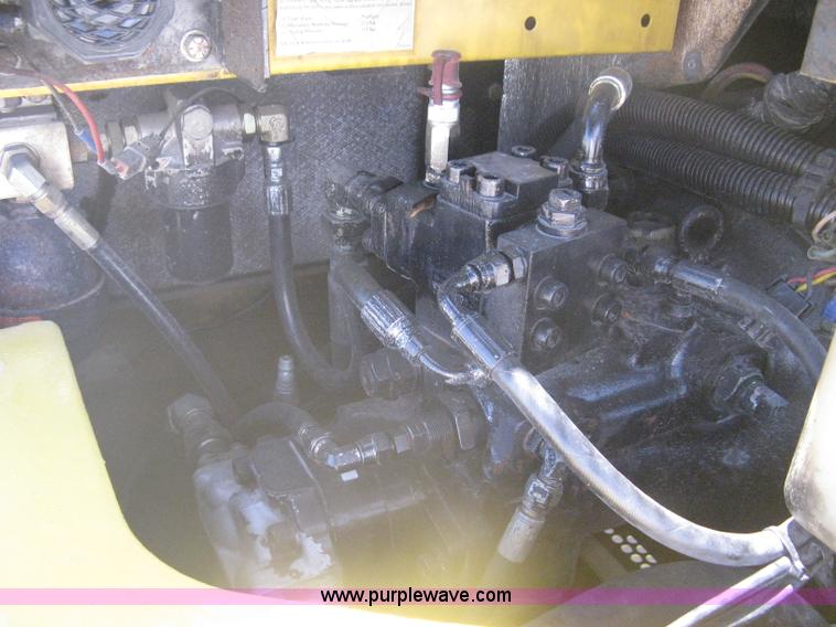 image for item A6432 2000 Komatsu PC75R excavator