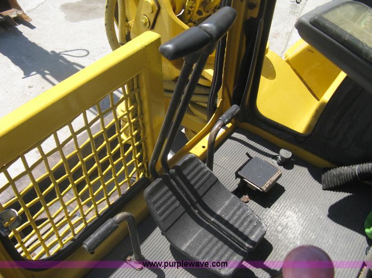 image for item A6432 2000 Komatsu PC75R excavator