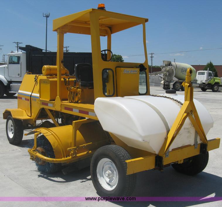 image for item A6435 Broce RJ300 broom