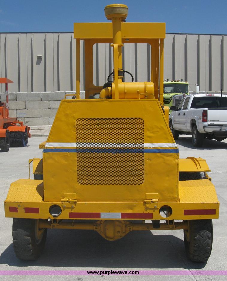 image for item A6435 Broce RJ300 broom