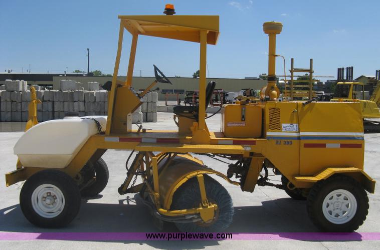 image for item A6435 Broce RJ300 broom