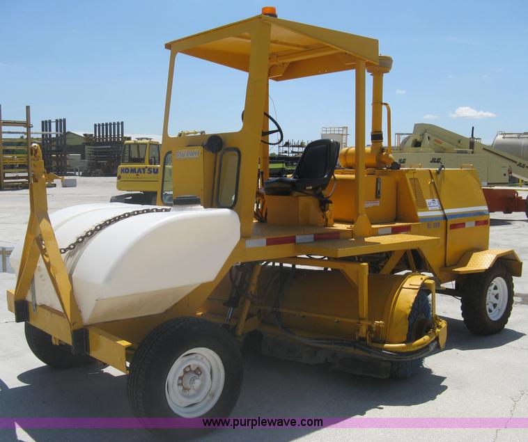 image for item A6435 Broce RJ300 broom