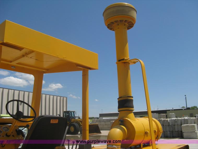 image for item A6435 Broce RJ300 broom