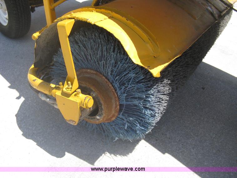 image for item A6435 Broce RJ300 broom