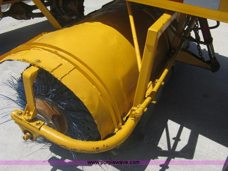 image for item A6435 Broce RJ300 broom