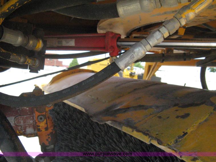 image for item A6435 Broce RJ300 broom