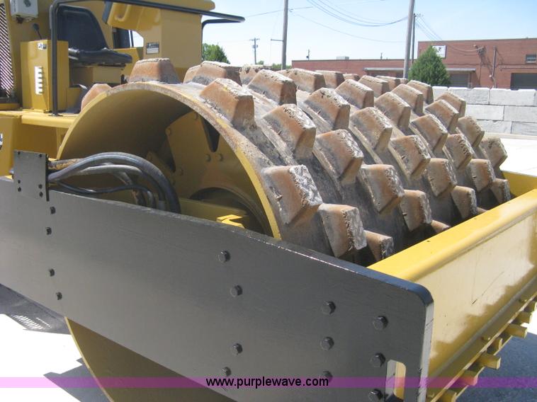 image for item A6437 Champion 840P SuperPac vibratory padfoot roller