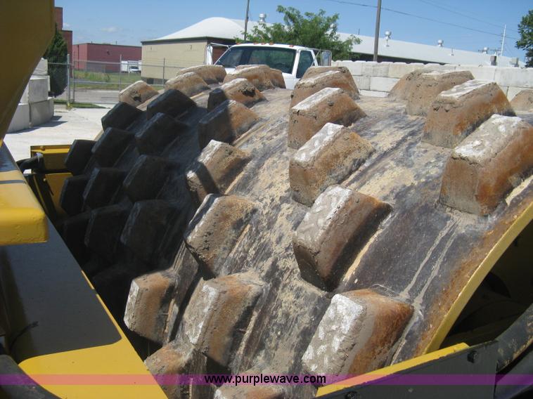 image for item A6437 Champion 840P SuperPac vibratory padfoot roller