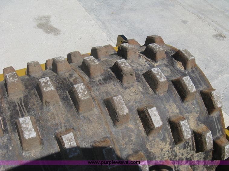 image for item A6437 Champion 840P SuperPac vibratory padfoot roller