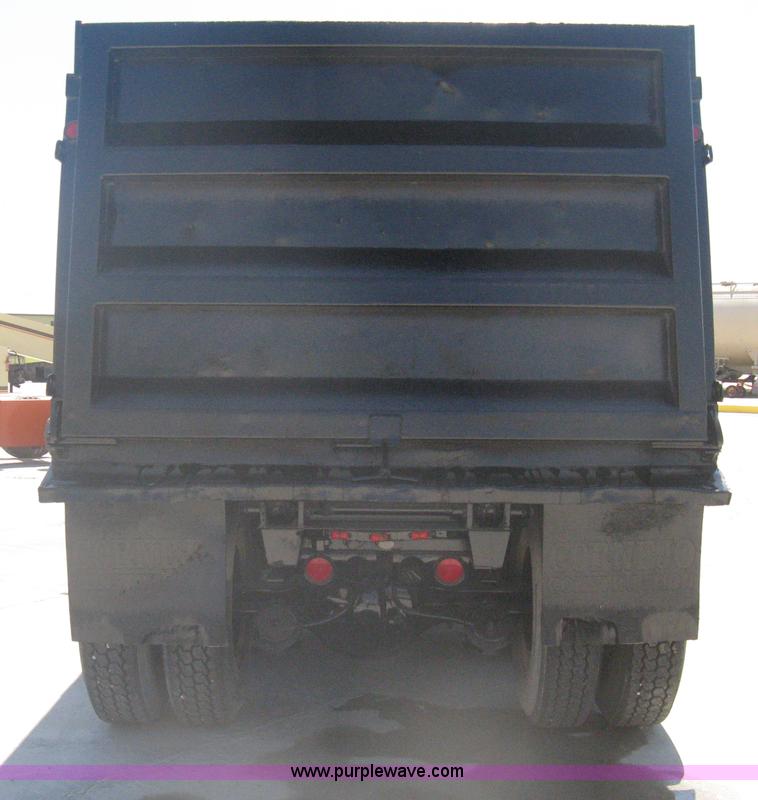 image for item A6438 1994 Kenworth T800B dump truck