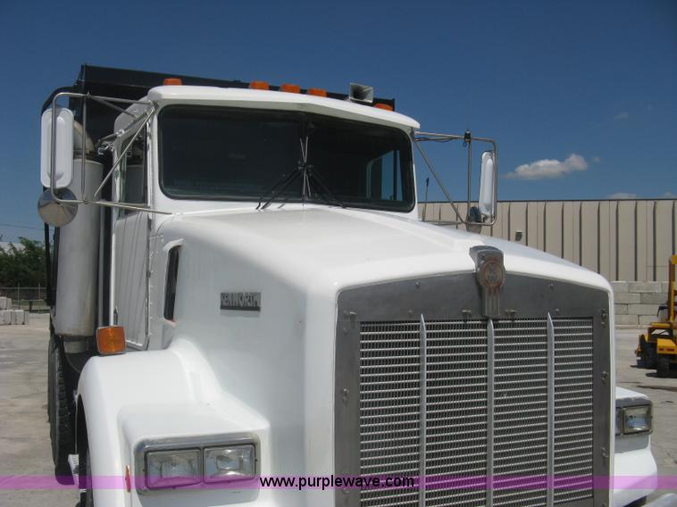 image for item A6438 1994 Kenworth T800B dump truck