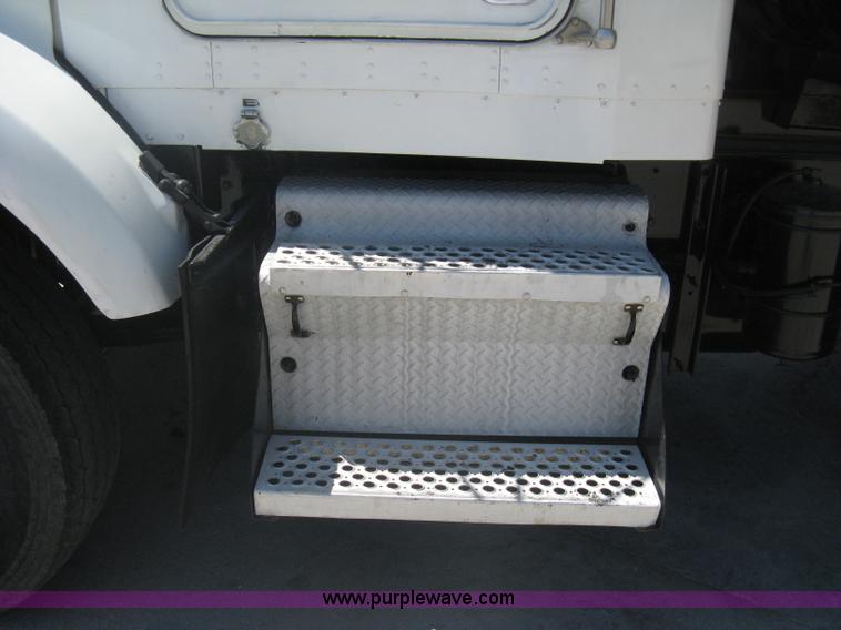 image for item A6438 1994 Kenworth T800B dump truck