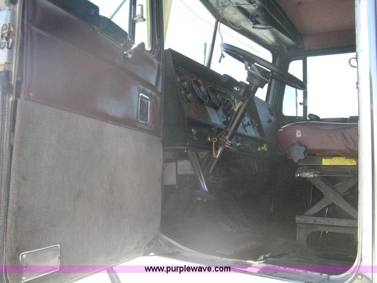 image for item A6438 1994 Kenworth T800B dump truck