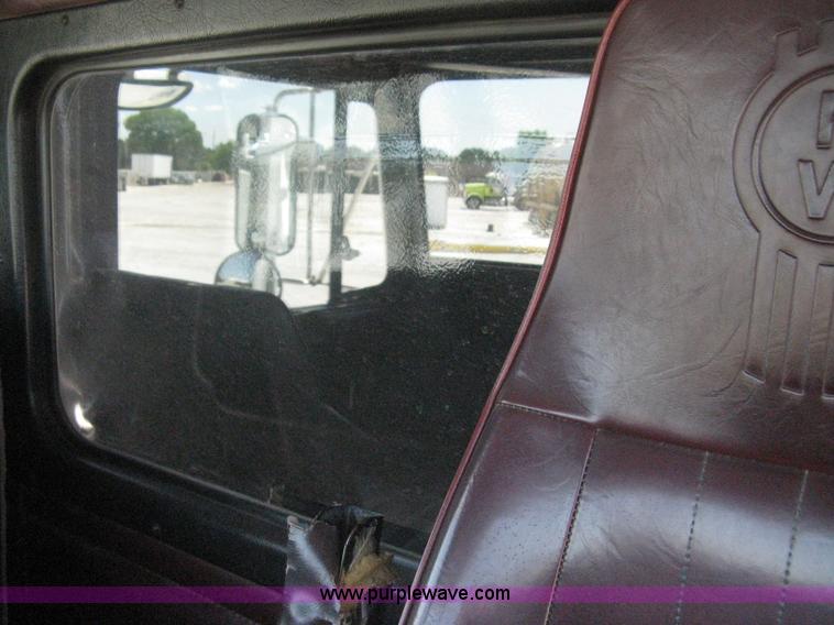 image for item A6438 1994 Kenworth T800B dump truck