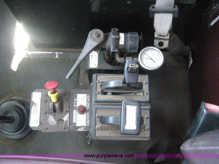 image for item A6438 1994 Kenworth T800B dump truck