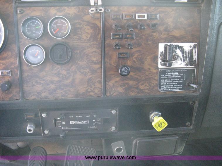 image for item A6438 1994 Kenworth T800B dump truck