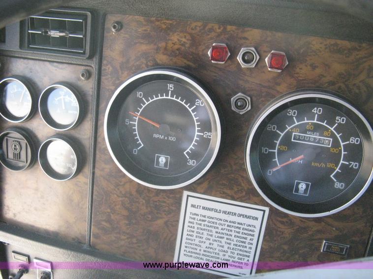 image for item A6438 1994 Kenworth T800B dump truck