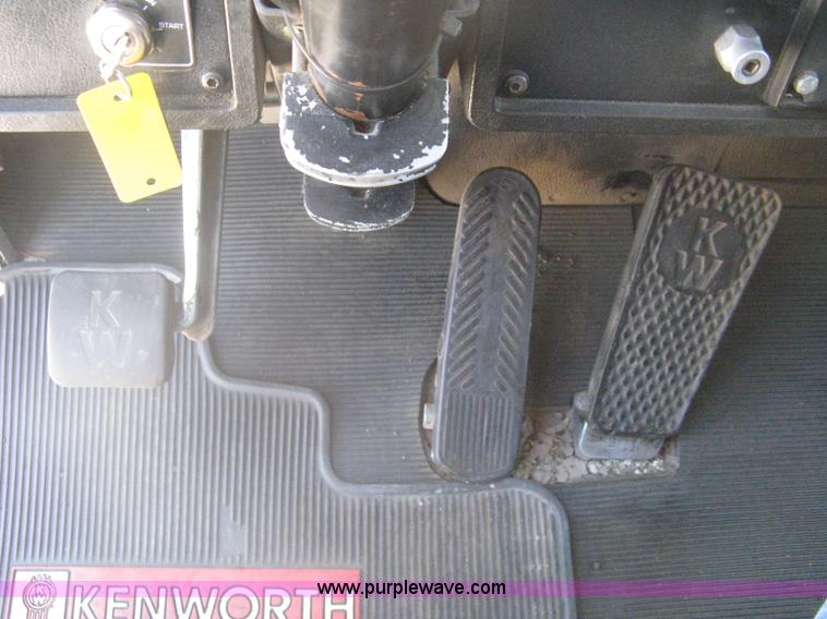 image for item A6438 1994 Kenworth T800B dump truck