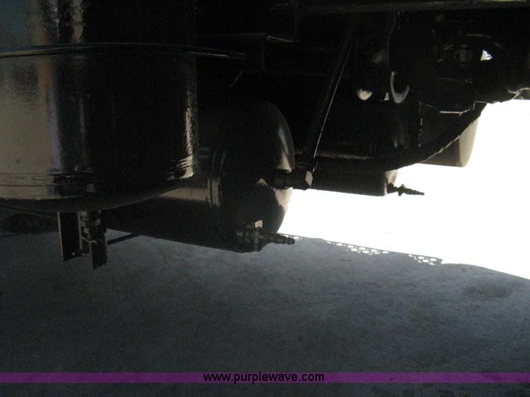 image for item A6438 1994 Kenworth T800B dump truck