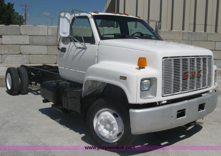 image for item A6439 1991 GMC Topkick two ton truck cab and chassis