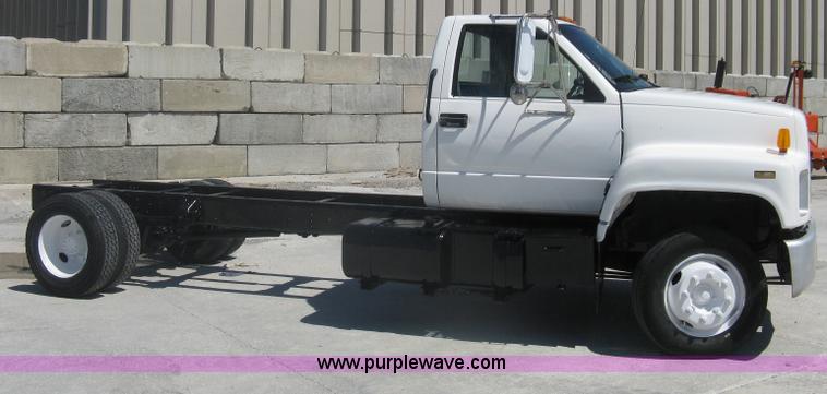 image for item A6439 1991 GMC Topkick two ton truck cab and chassis