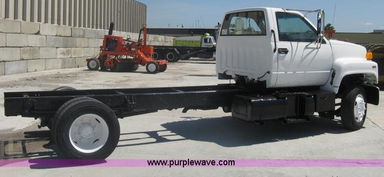 image for item A6439 1991 GMC Topkick two ton truck cab and chassis