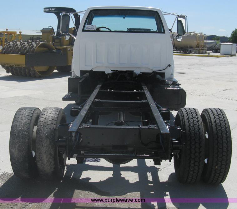 image for item A6439 1991 GMC Topkick two ton truck cab and chassis