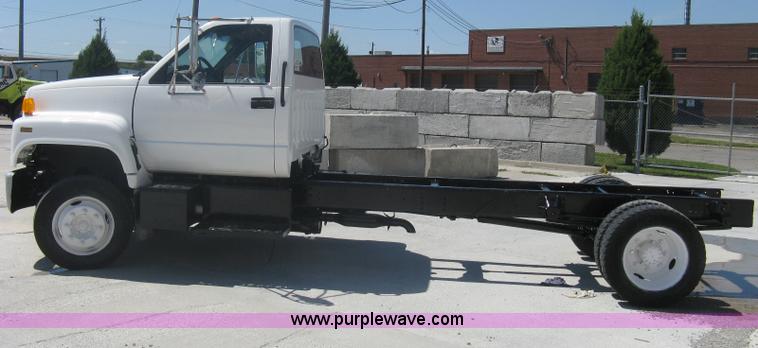 image for item A6439 1991 GMC Topkick two ton truck cab and chassis