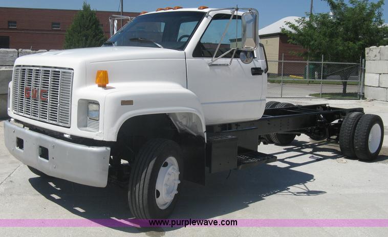 image for item A6439 1991 GMC Topkick two ton truck cab and chassis