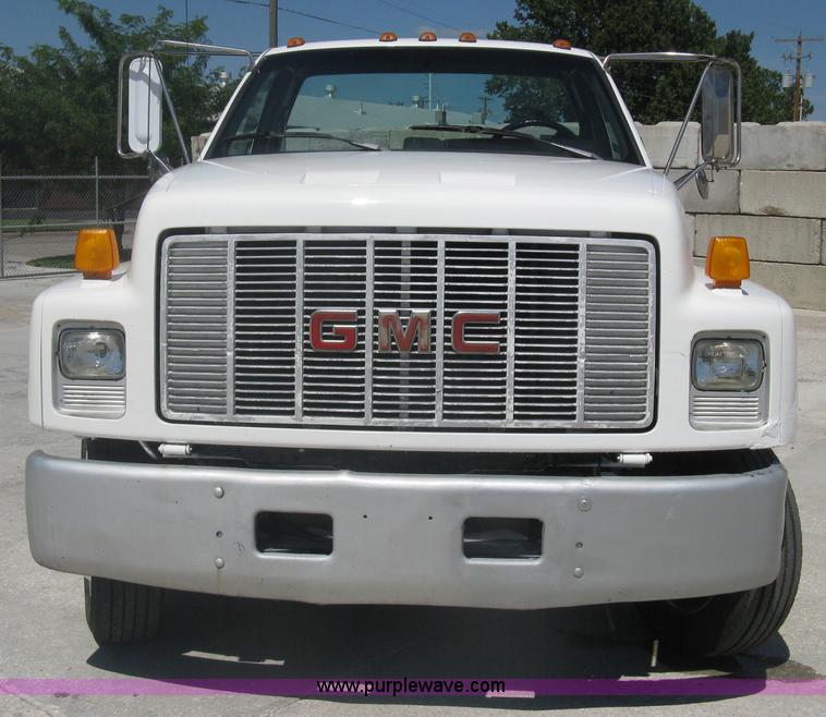 image for item A6439 1991 GMC Topkick two ton truck cab and chassis