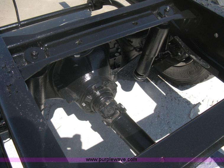 image for item A6439 1991 GMC Topkick two ton truck cab and chassis