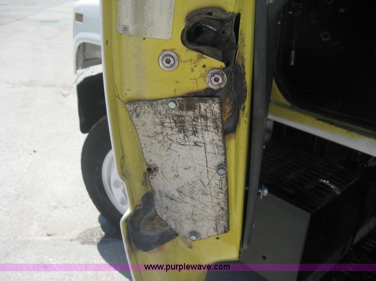 image for item A6439 1991 GMC Topkick two ton truck cab and chassis