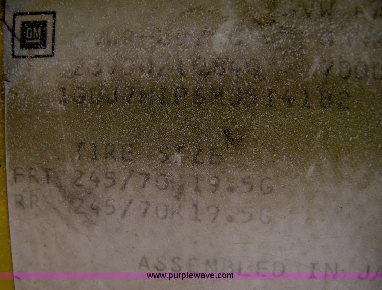 image for item A6439 1991 GMC Topkick two ton truck cab and chassis