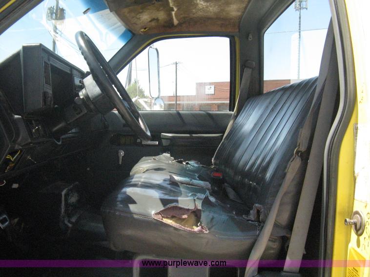 image for item A6439 1991 GMC Topkick two ton truck cab and chassis