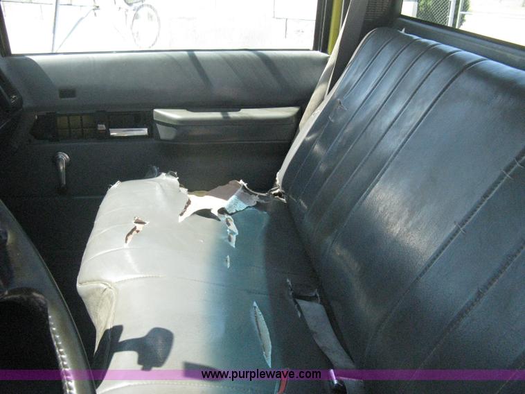 image for item A6439 1991 GMC Topkick two ton truck cab and chassis