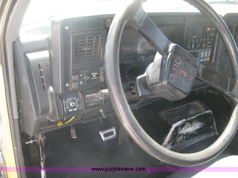 image for item A6439 1991 GMC Topkick two ton truck cab and chassis