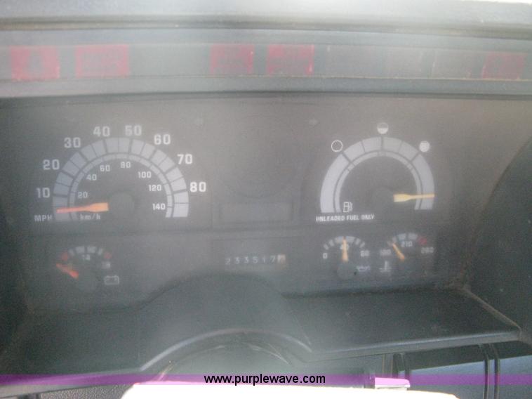 image for item A6439 1991 GMC Topkick two ton truck cab and chassis