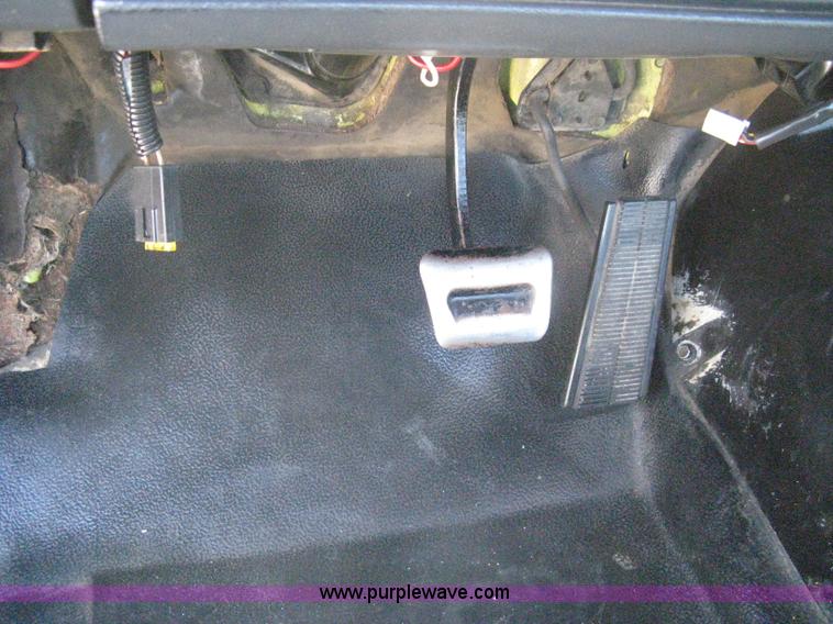 image for item A6439 1991 GMC Topkick two ton truck cab and chassis