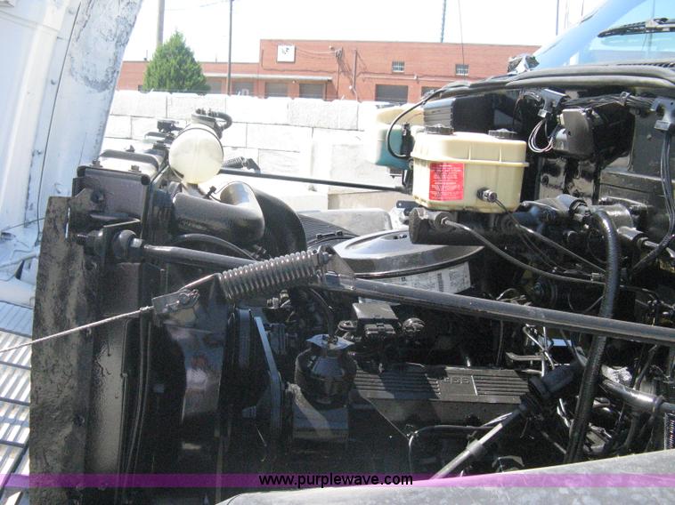 image for item A6439 1991 GMC Topkick two ton truck cab and chassis