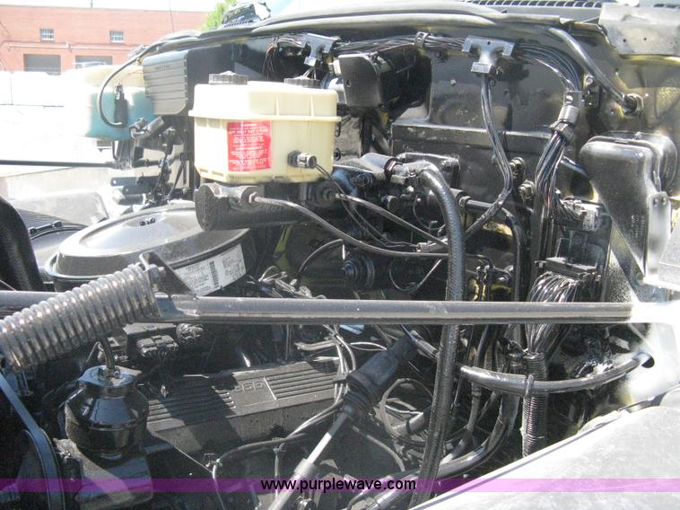 image for item A6439 1991 GMC Topkick two ton truck cab and chassis