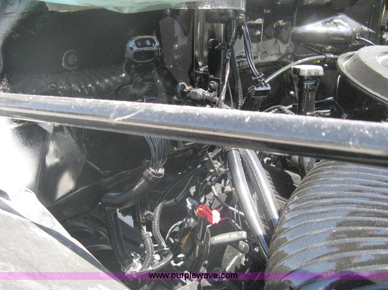 image for item A6439 1991 GMC Topkick two ton truck cab and chassis