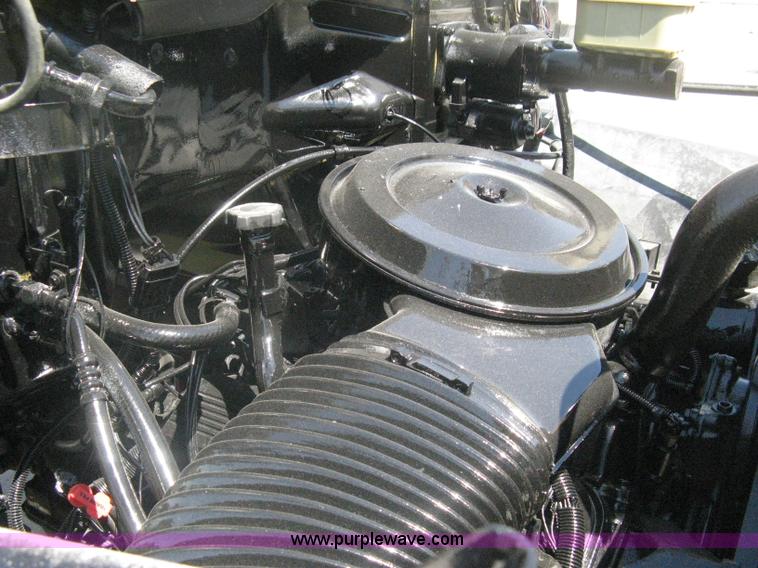 image for item A6439 1991 GMC Topkick two ton truck cab and chassis