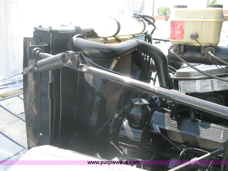 image for item A6439 1991 GMC Topkick two ton truck cab and chassis