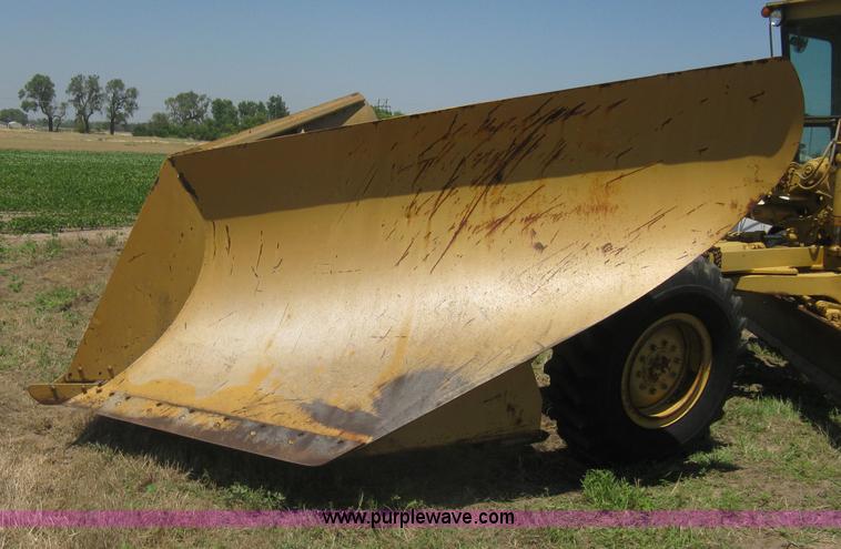 image for item A6441 1983 Caterpillar 120G motor grader