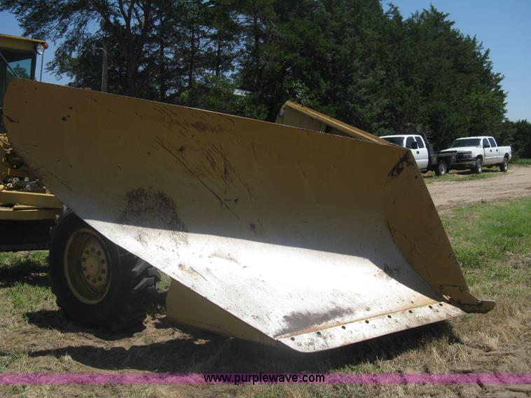 image for item A6441 1983 Caterpillar 120G motor grader