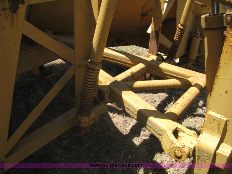 image for item A6441 1983 Caterpillar 120G motor grader