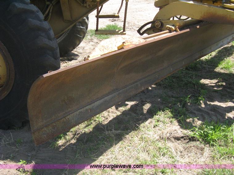 image for item A6441 1983 Caterpillar 120G motor grader