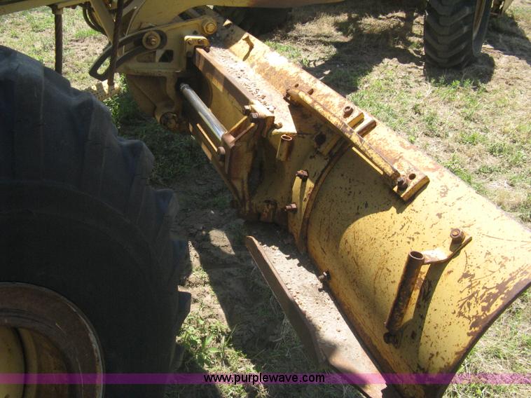 image for item A6441 1983 Caterpillar 120G motor grader