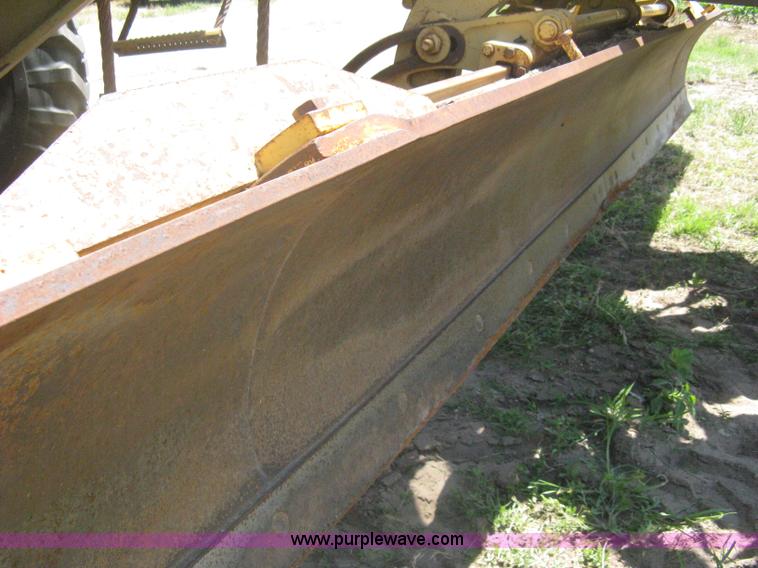 image for item A6441 1983 Caterpillar 120G motor grader